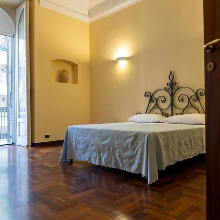 Апартаменти Sulla Via Del Teatro Барі Екстер'єр фото
